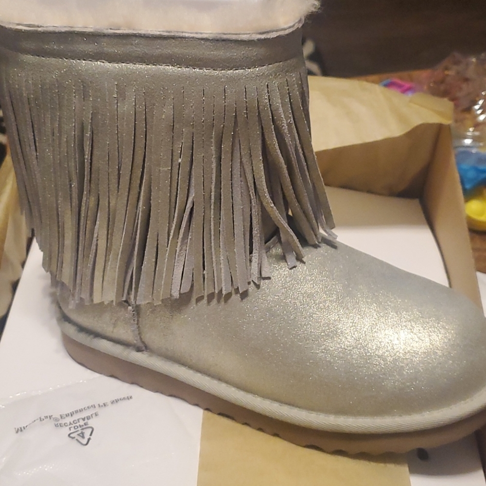 UGG SHORT II FRINGE BOOTS - Picture 12 of 12